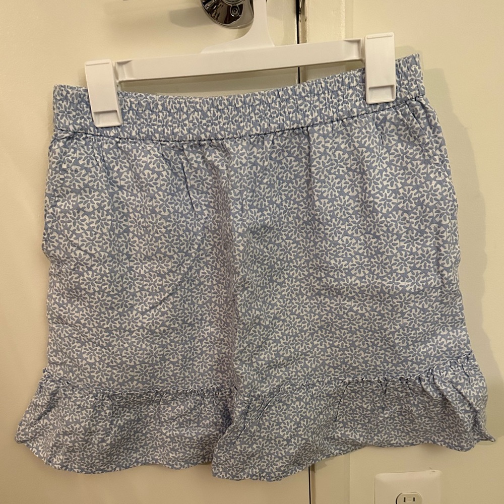 Blue and white floral patterned skirt. Size M, not too short, has pockets.